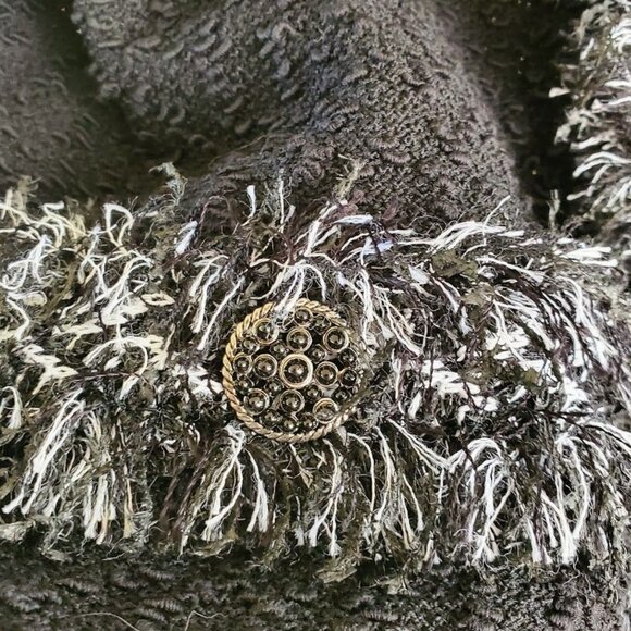 St. John Bouclé Jacket Caviar Frost Size 2 Fringe Trim NWT Couture - Picture 7 of 7